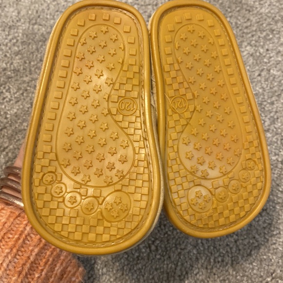 Set of two baby girl sandals; size 2 - Picture 6 of 6